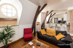 Suite Mana - Maui - Grand Loft en duplex avec Vue sur Place Ducale Parking inclus